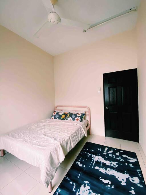 Spacious Cozy Lakeville Homestay 4 Bedrooms All With Aircond Сери Искандар Екстериор снимка
