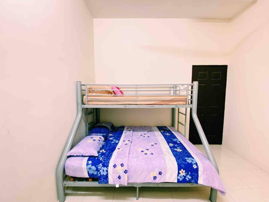 Spacious Cozy Lakeville Homestay 4 Bedrooms All With Aircond Сери Искандар Екстериор снимка