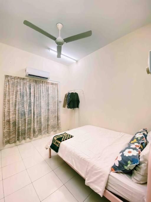 Spacious Cozy Lakeville Homestay 4 Bedrooms All With Aircond Сери Искандар Екстериор снимка