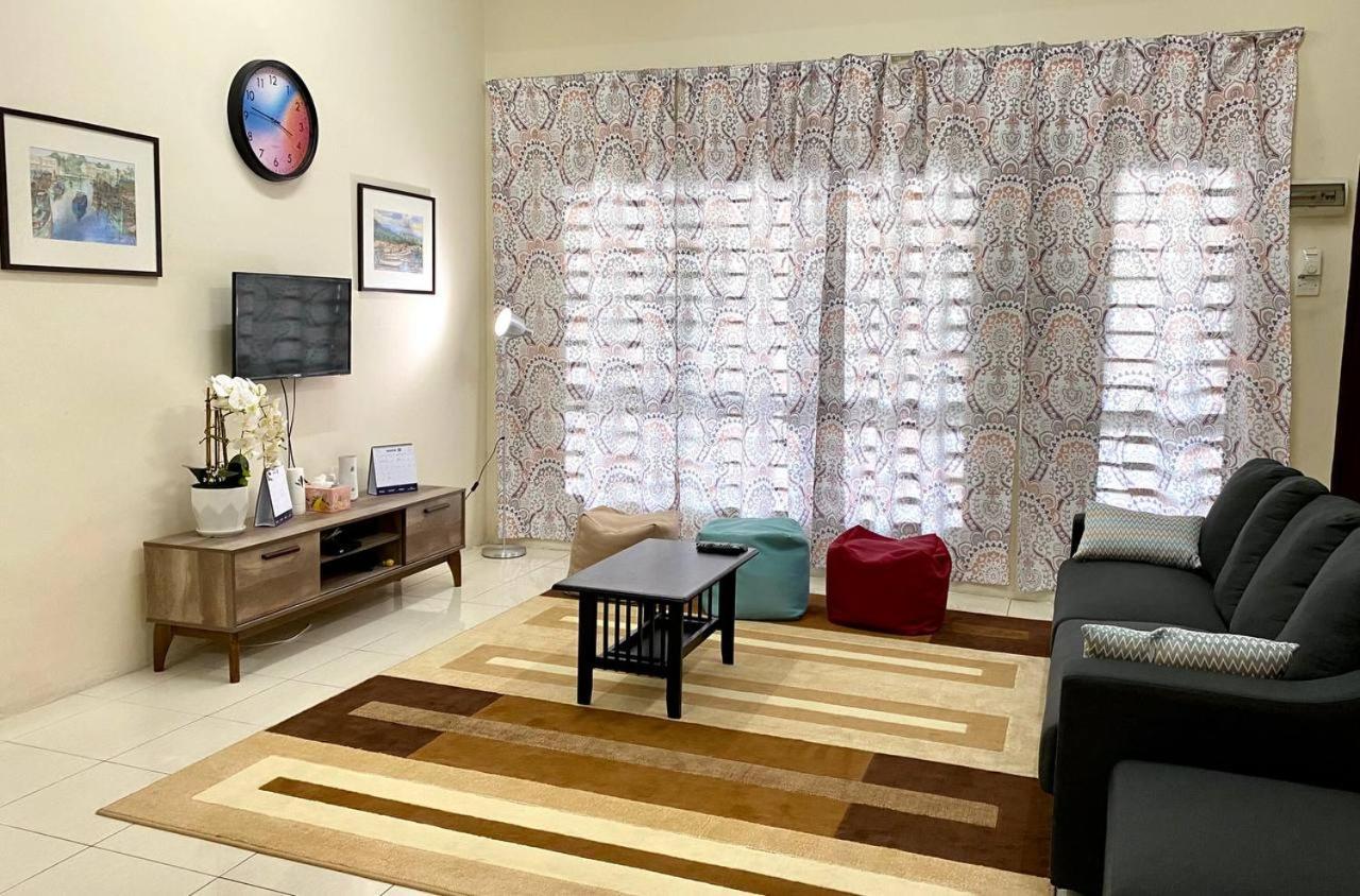 Spacious Cozy Lakeville Homestay 4 Bedrooms All With Aircond Сери Искандар Екстериор снимка
