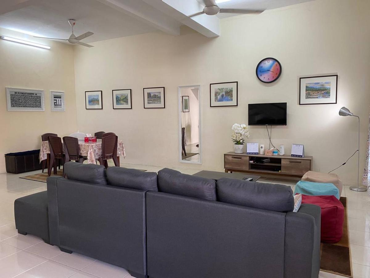 Spacious Cozy Lakeville Homestay 4 Bedrooms All With Aircond Сери Искандар Екстериор снимка